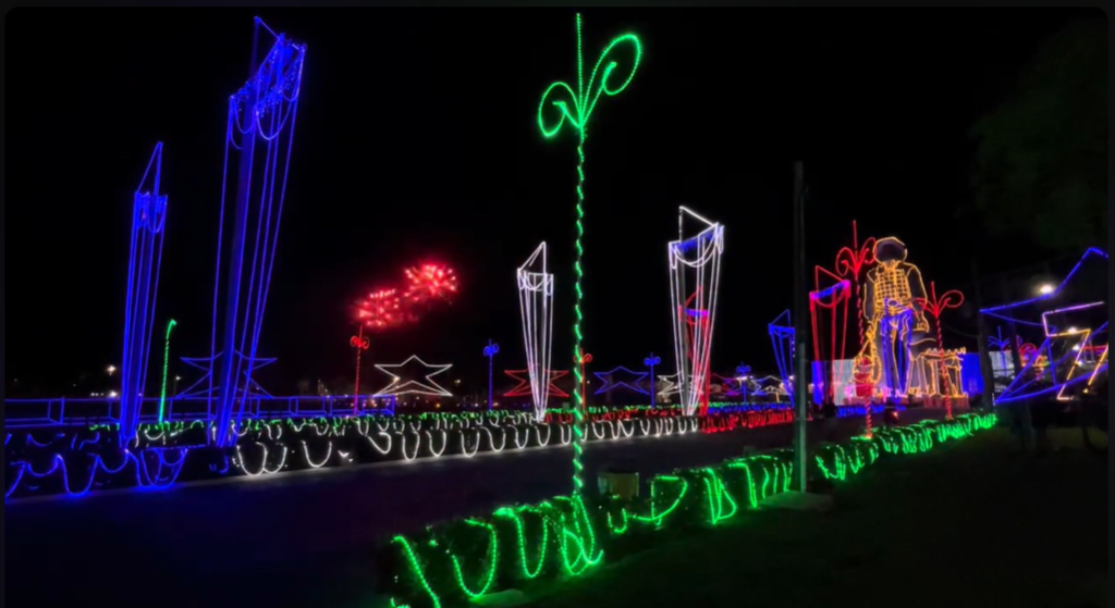 Iluminação especial com milhares de luzes de LED marcam decoração de Natal no Parque do Peão de Barretos